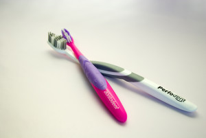 ordinary-vs-Powered-Toothbrushes-image
